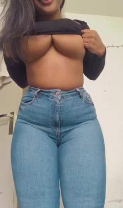 Hope you like big areolas👀