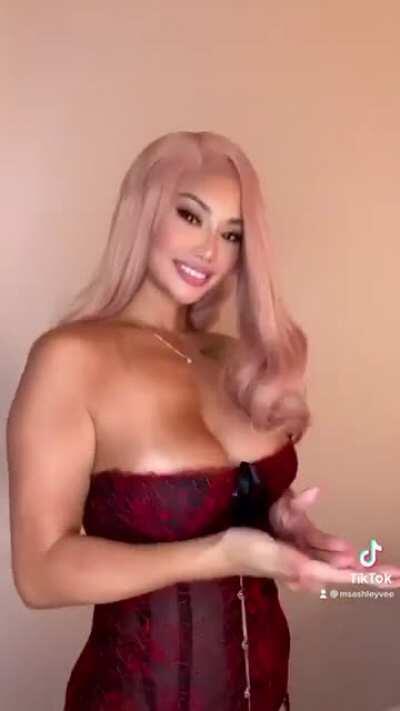 Ashley Vee (@msashleyvee)