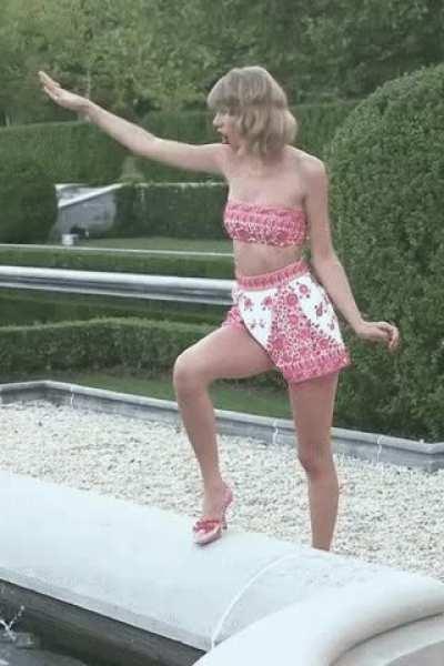 OK, my goal today is to find more of this outfit