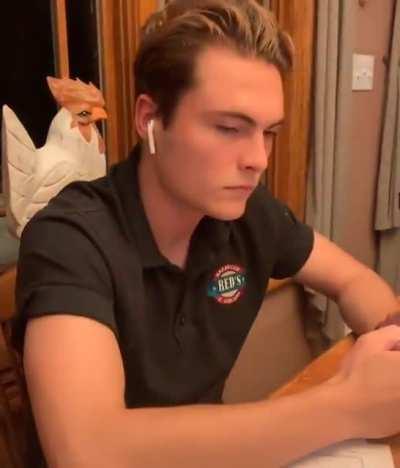 Wcgw letting your friend choose the song