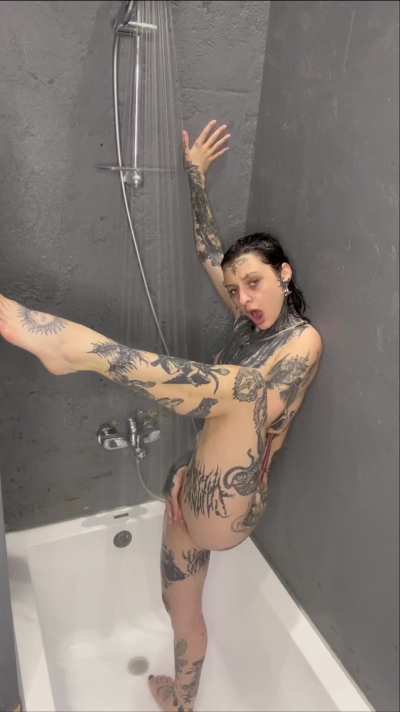 Petite tattooed girls are the horniest 