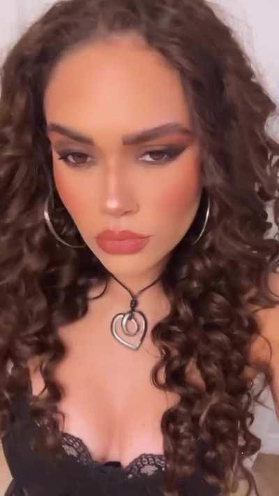 Looking gorgeous (via Instagram Stories)