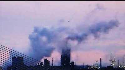 Higher quality version of the Toledo fire UFO dive. Original, saturated, slowed down, different filters, etc