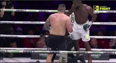 REFEREE NAME EDWARD STRIJKER WAS PUNCHED WHILE TRYING TO BREAK A FIGHT AT THE GLORY KICKBOXING EVENT