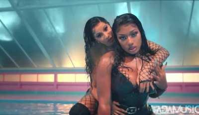 Megan x Cardi x Ariana 🙌🏿