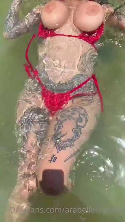 Arabelle Raphael’s Amazing Titties In The Ocean 🌊🍈🍈🐐