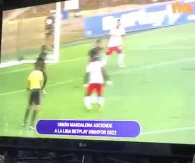 In Colombia, Union Magdalena won promotion to the top flight with this last minute goal.