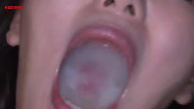 Mao Hamasaki swallows many loads in one gulp