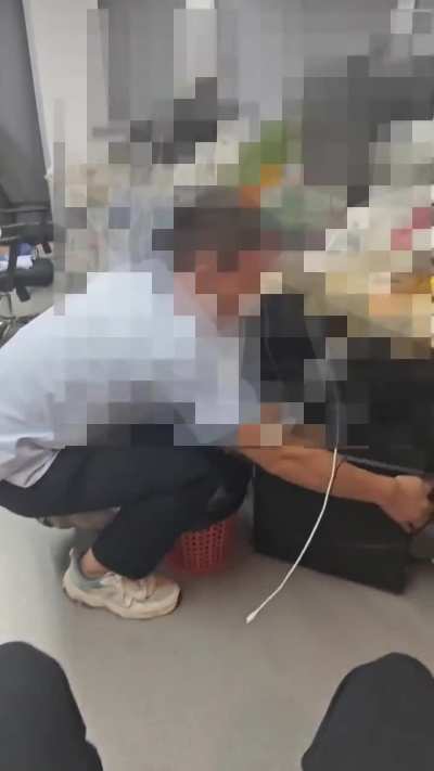 8.15 深圳龙岗宝龙智慧家园 比亚迪 辞退硕士校园招聘的员工，由待改进申诉引发的无缘由辞退。科长直接拔掉你办公电脑吗，还有把人关小黑屋不让人走，要开门砰的一下关上门，夹你的手。