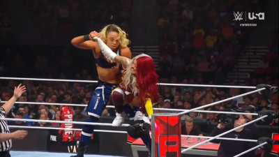 Nothing will stop Zelina from taking on Zoey Stark, not even a injured arm! (WWE RAW - 7/22/24)