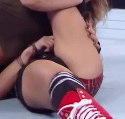 Kaitlyn pinning AJ