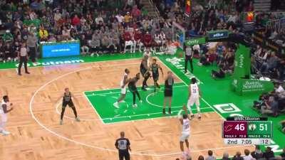 [Highlight] Luke Kornet playing 4D basketball