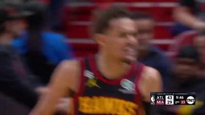 [Highlight] Trae Young behind the back pass leads to Saddiq Bey three pointer
