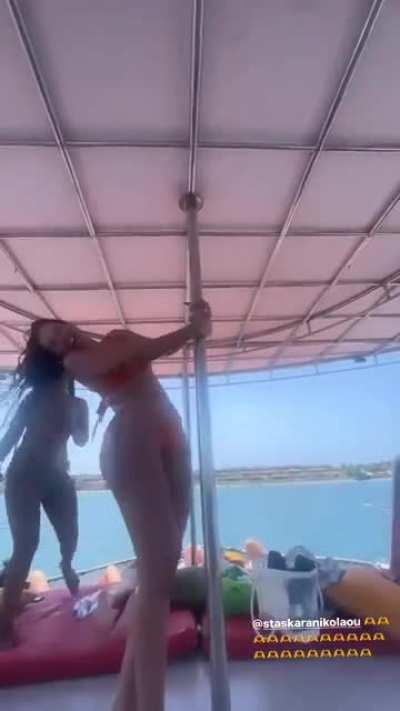 Hot pole dance 😍😍😍