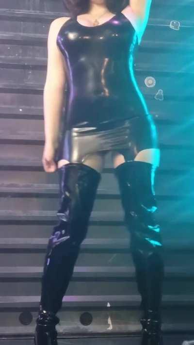 Your Goth GF wants to show you her new dress! You like it? 🖤