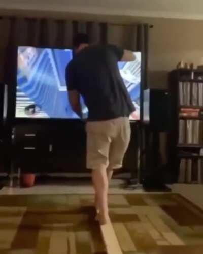 Mans forgot he was in VR