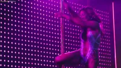 Jlo shaking that juicy ass in a g string -🤤