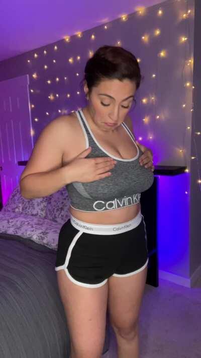 Bounce and get the hot boobies🔥🥵so hawwty