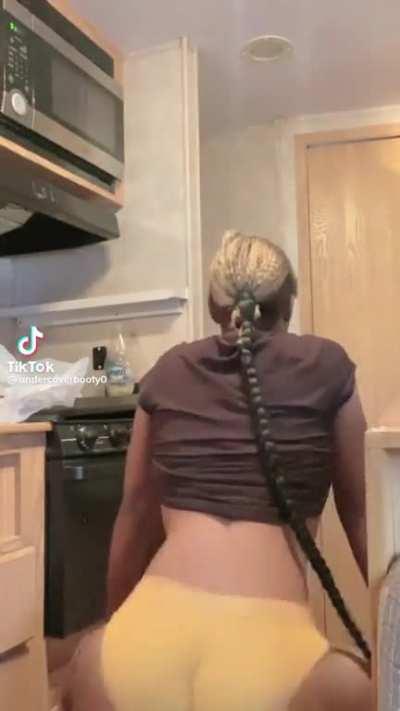 Slim thick chicks 🤤