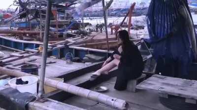 She must be cold (source @qinweiyingjie twitter)