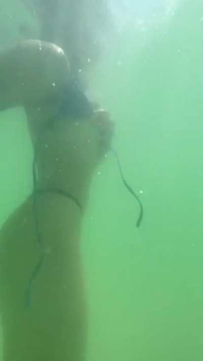 Showing my titties and ass on a crowded beach