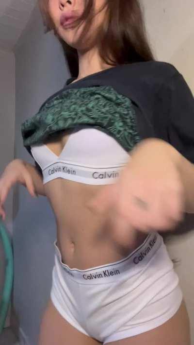 Is it okay for me to dress like this on our first date?