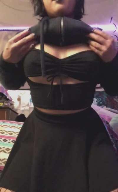 Ever had a submissive [f]ilipina pet before?🖤😈