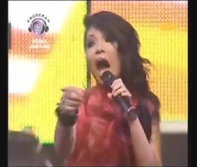 Malique ft. Najwa Mahiaddin - Senyum (2010)