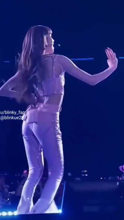 Lisa’s moves is just pure sex