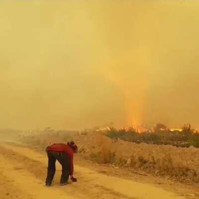 🔥 Fire tornado steals hose from firemen