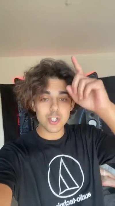 Tik Tok influencer cliping interviewee's correct answer to a different question to make him look dumb.