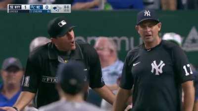 [Highlight] Aaron Boone gets tossed for arguing with home plate umpire Pat Hoberg after Jonathan Loaisiga gets called for a balk