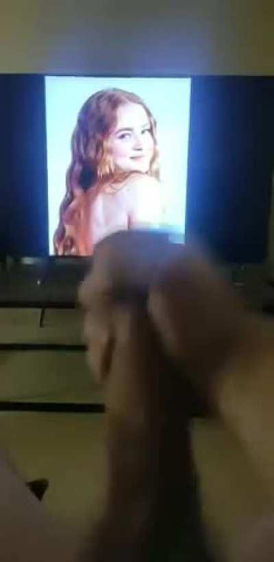 [REDDIT] Big enough for Sadie Sink ?