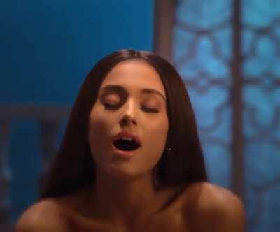 Ariana Grande's reaction went you put it in