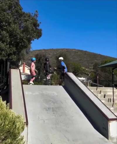 This kid is what would happen if you combined Tony Hawk and Jackass, absolute cinema 🤯