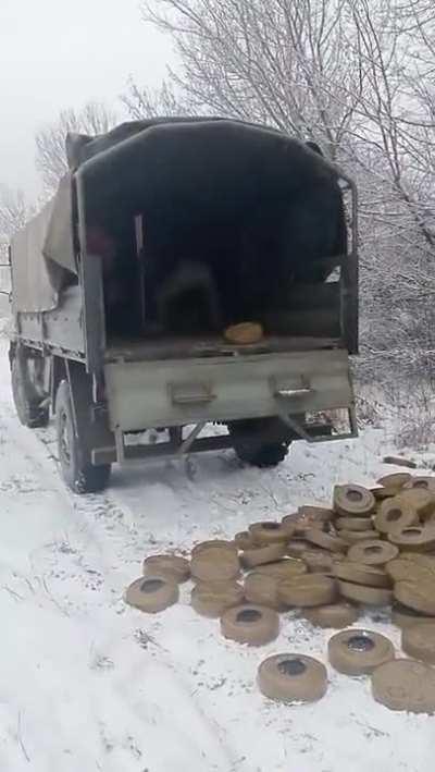 Preparing for a Ukranian mine laying operation. 🧨