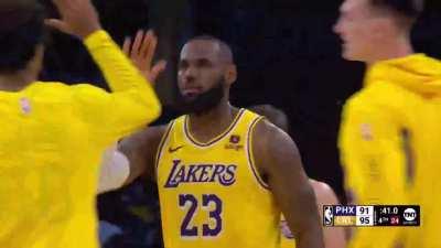 [Highlight] Both of LeBron's drives to seal the game (with replay)