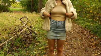 Deisy Flashing Pussy Near Strangers