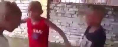 Lil crackas slappin each other heads