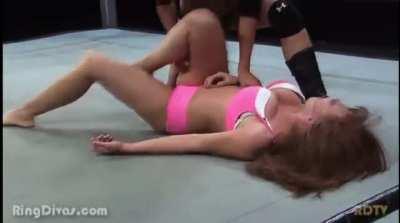 Sayuri puts an end to this match in humiliating fashion…