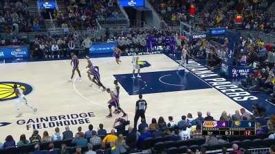 [Highlight] Lakers try to run their offense