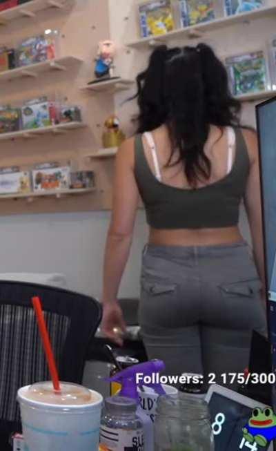 Andrea on Mizkifs channel