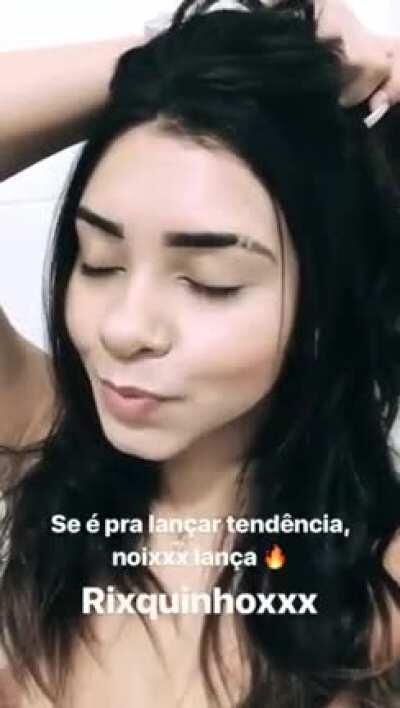 Taina Costa - peitinho