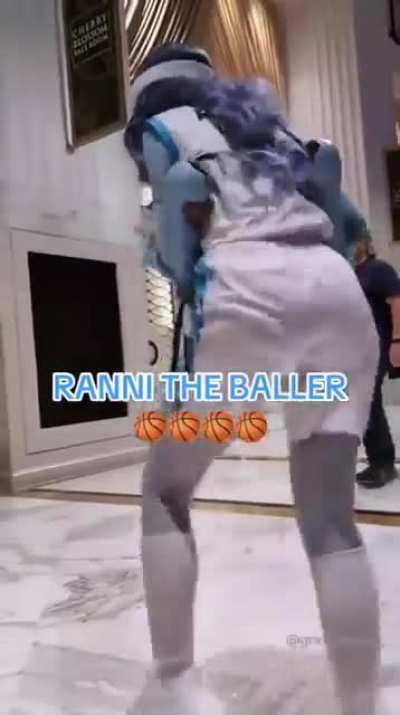 Guys this was the reason ranni did all that she did! The night of black knives! The thousand year voyage! It was all for this!