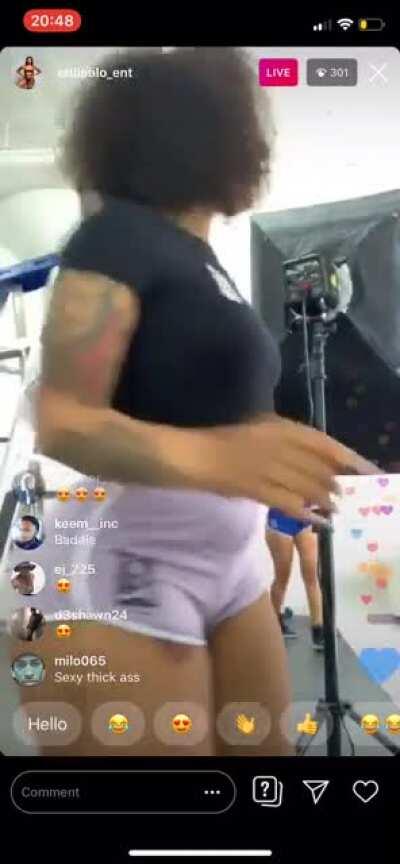 That Nigga In The Orange Suss As Hell 🤣 [she look like a baddie here tho🤩wait till she turns around😍🍑👋🏾]