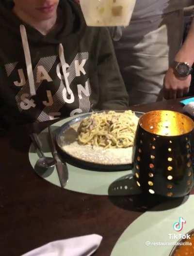 Restaurant in East-Flanders found the dumbest way to serve food