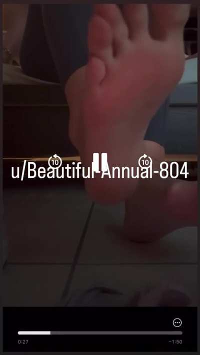 Nadine Elias feet long custom videos - مقاطع رجلين نادين الياس الطويلة