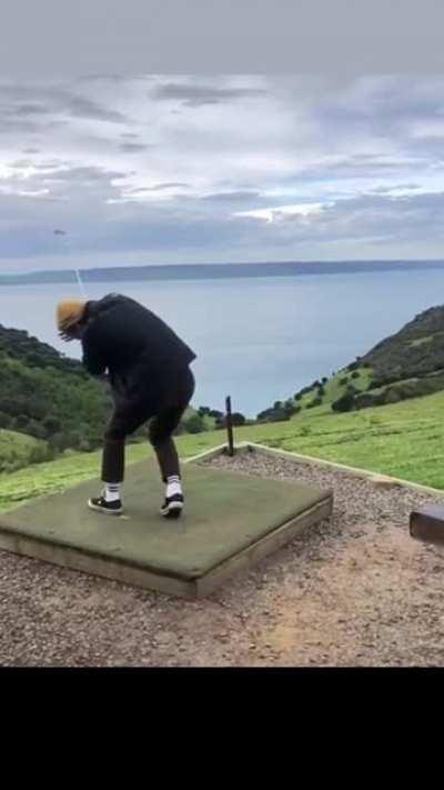 A golfer's self booping!