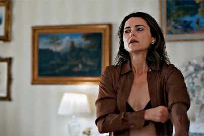 Keri showing that insanely hot body