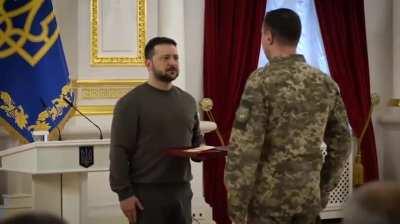 Video of Zelensky awarding 